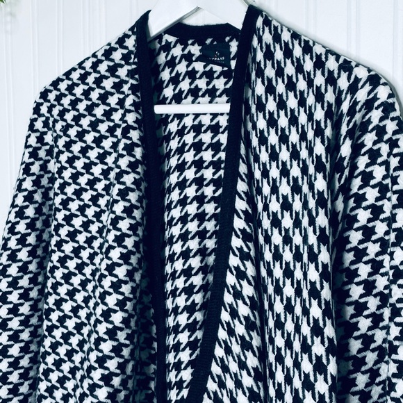 V. Fraas Houndstooth print Cape Shawl Poncho Cover O/S 100% Acrylic - Picture 10 of 16